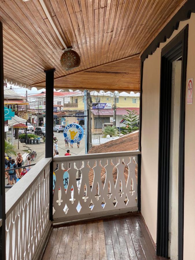 Cat In The Cup B&B Bocas Town Bagian luar foto