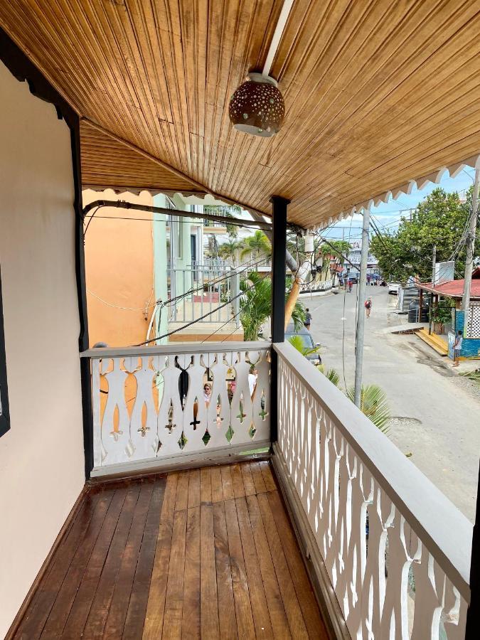Cat In The Cup B&B Bocas Town Bagian luar foto