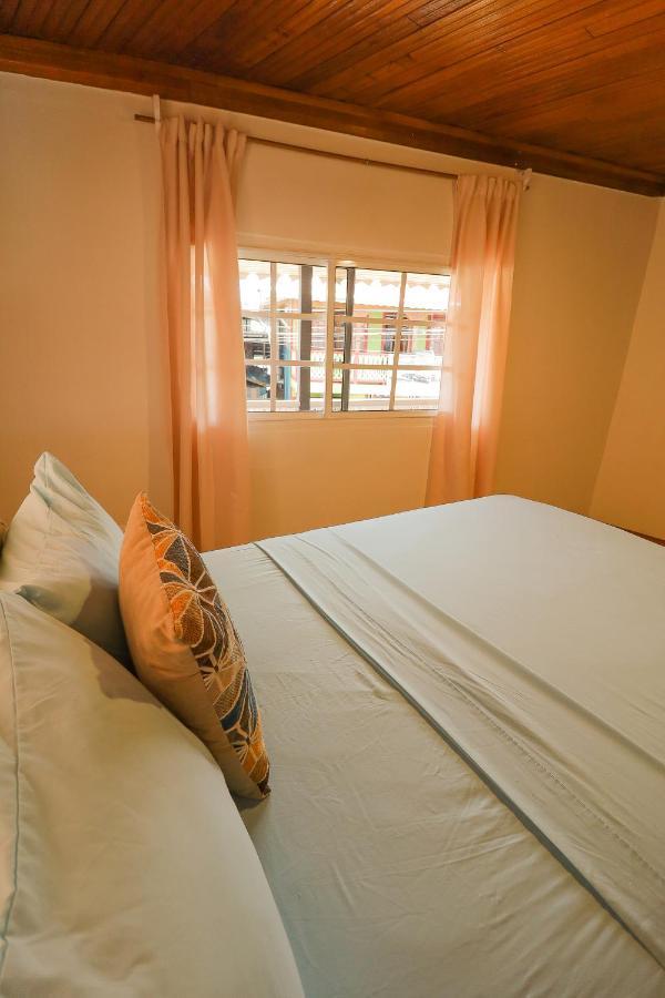 Cat In The Cup B&B Bocas Town Bagian luar foto