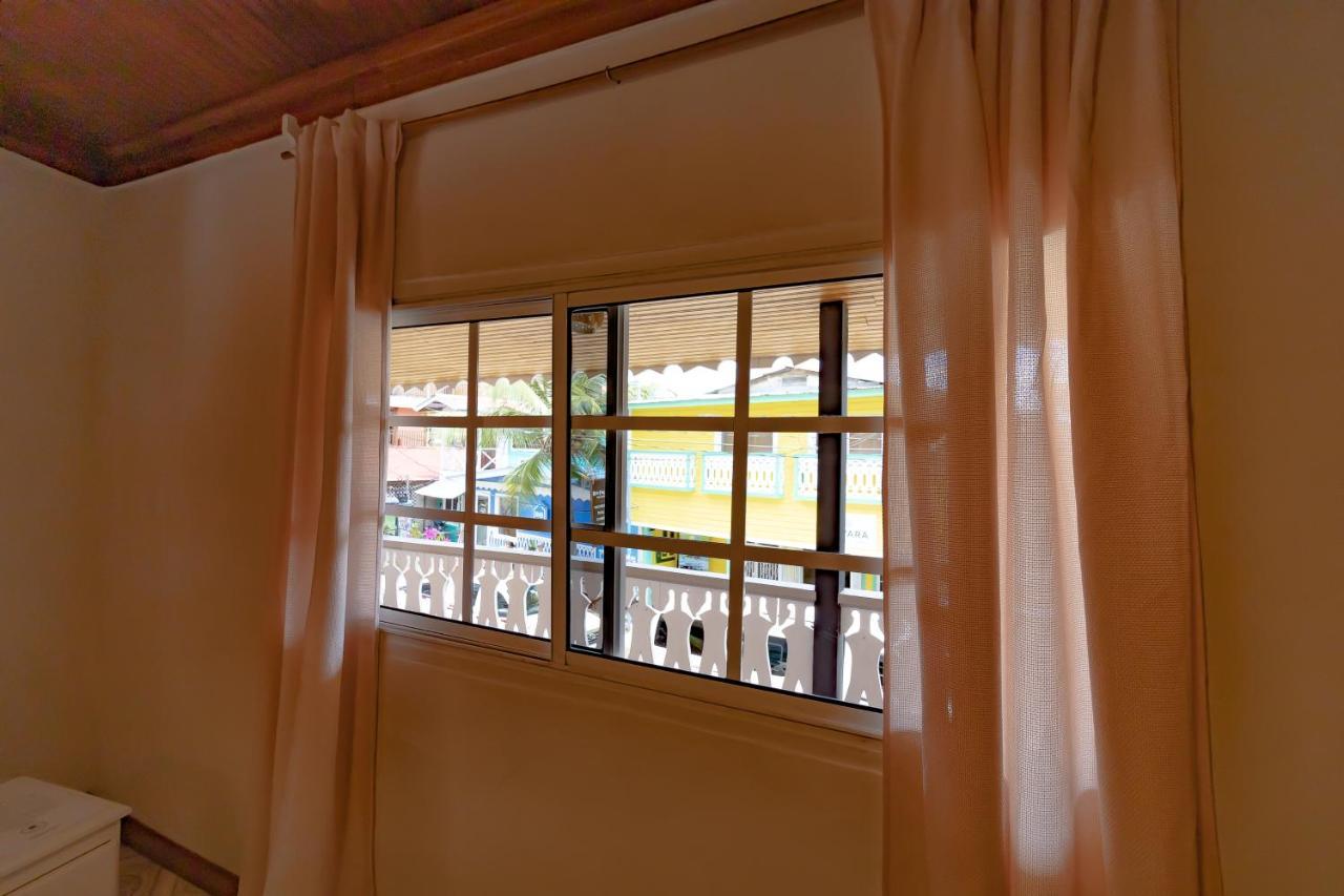 Cat In The Cup B&B Bocas Town Bagian luar foto